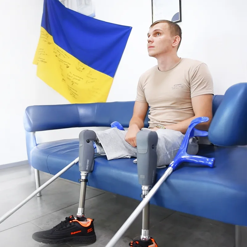 Денис Литвинов з протезами нижніх кінцівок